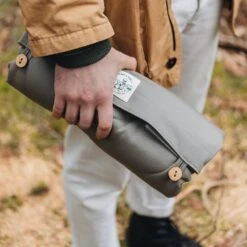 Matelas De Voyage Pour Chien Enroulable Compass Band & Roll 34 Matelas De Voyage Pour Chien Enroulable Compass Band & Roll -Produits Chien Chat Magasin 257602689 2992322254313796 2558465780929441433 n