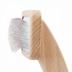 Brosse Lissante Poils Longs Lila Loves It -Produits Chien Chat Magasin Slicker Seitenansicht 750x750 1 642x642 1