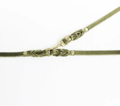 Laisse En Cuir Pour Chien Souple Réglable (3x) -Produits Chien Chat Magasin leather details 2 olive e559207e d6c2 45f3 861e 64c3976fdf45